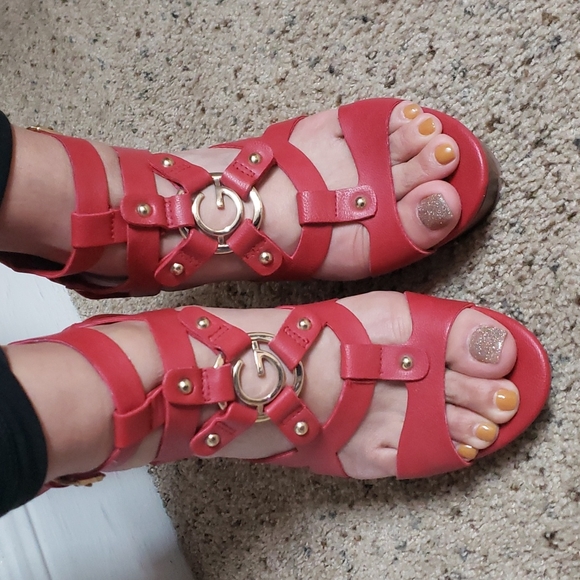 Guess, Sandal 👡, Size 8.5, Color Red. - Picture 3 of 9
